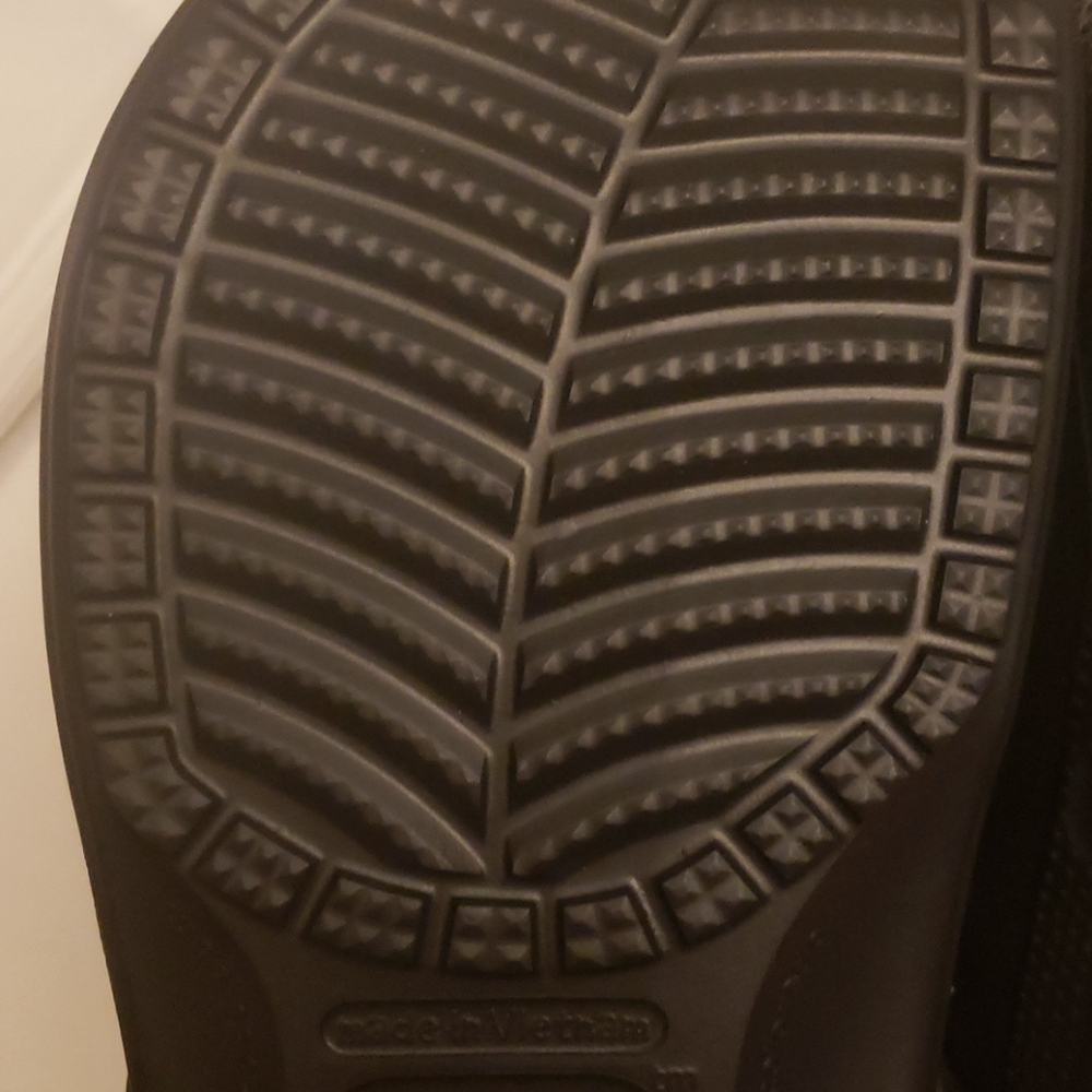 Brand New Ralen lined crocs black - Picture 8 of 10